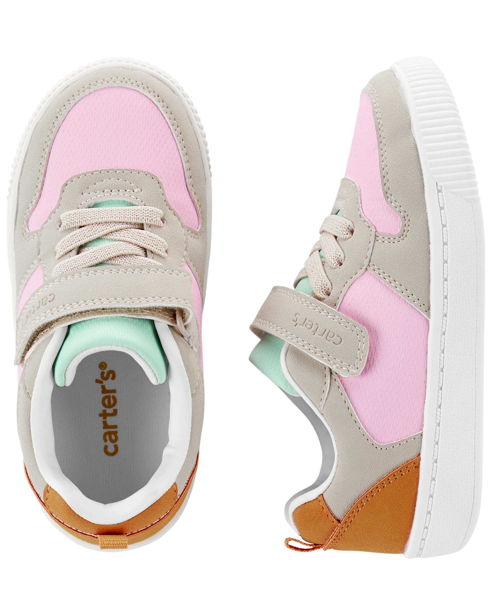 Baskets decontractees carters rose_senegal_4067. DIAYTAR SENEGAL - Où Votre Shopping Prend Vie. Explorez notre boutique en ligne pour trouver des articles qui vous ressemblent et qui ajoutent de l'éclat à votre quotidien.