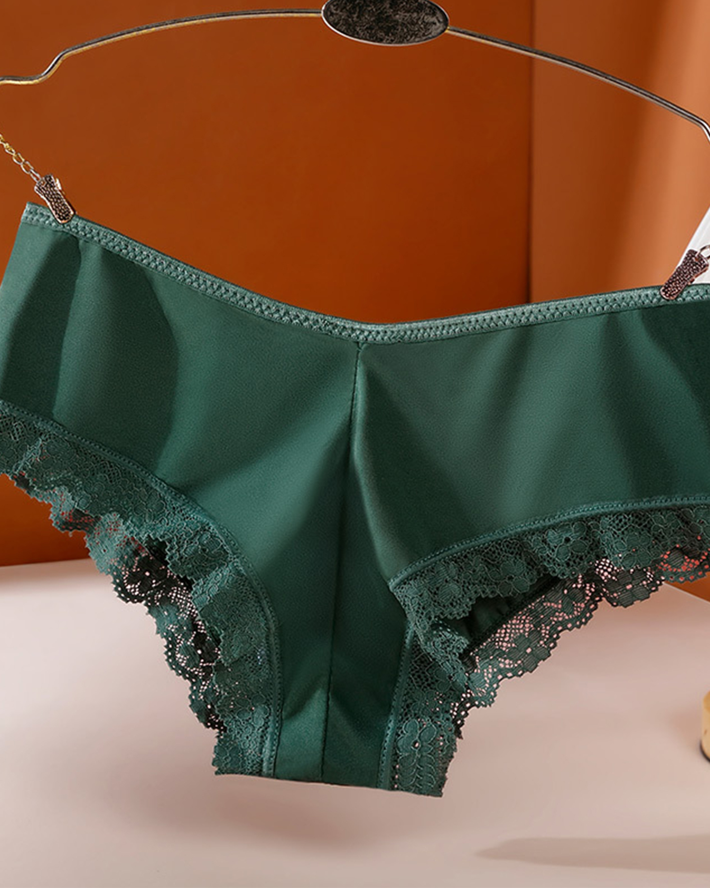 Sous-vêtements de luxe en soie glacée