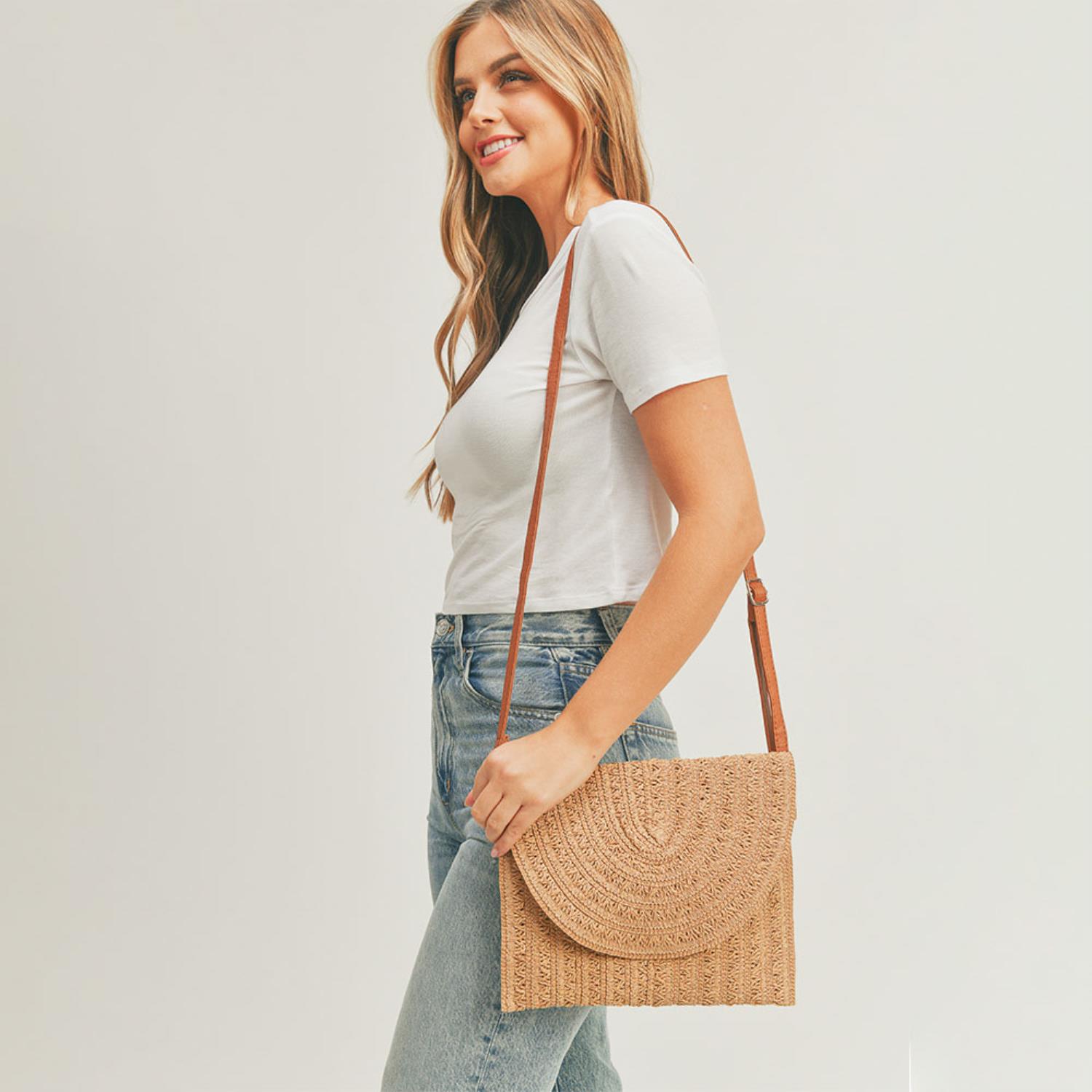 Bandoulière et pochette enveloppe en paille