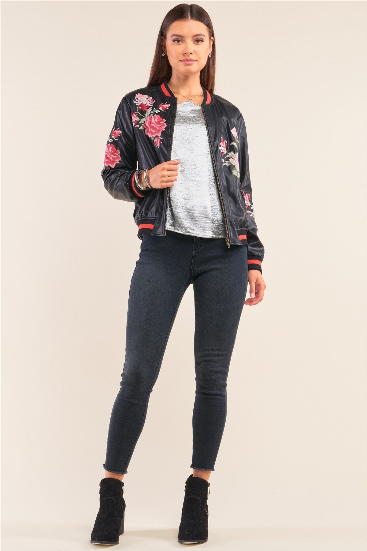 Blouson aviateur à ourlet rayé en cuir végétalien noir avec broderie florale Rosa