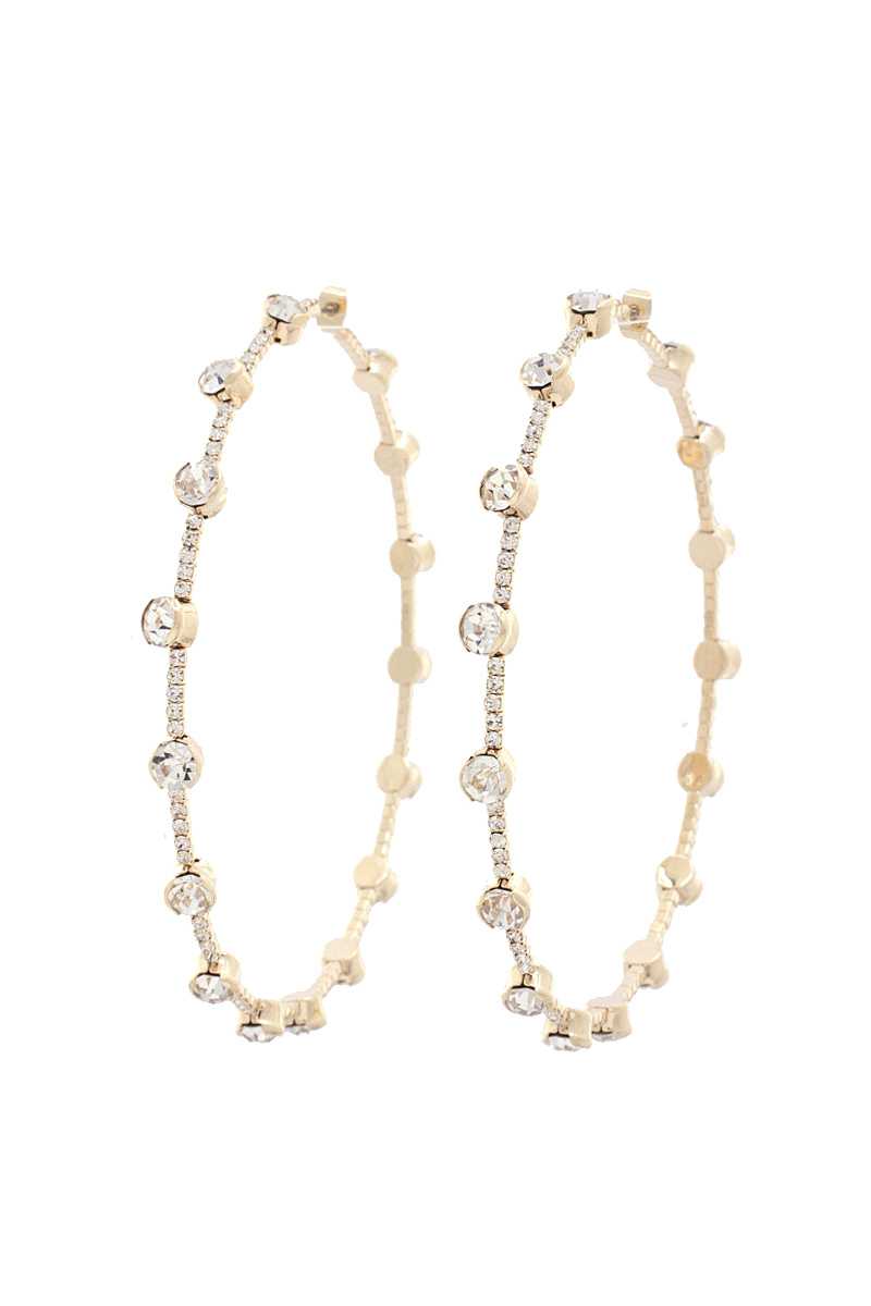 Boucle d'oreille créole avec bord en strass