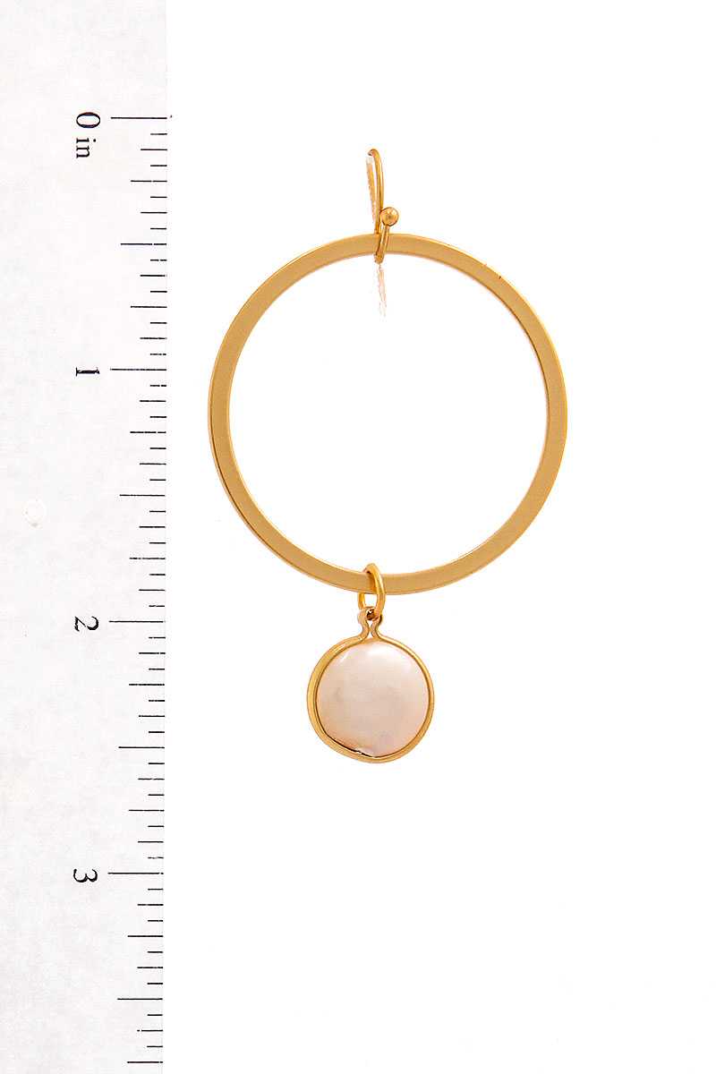 Boucle d'oreille créole de créateur moderne en perles