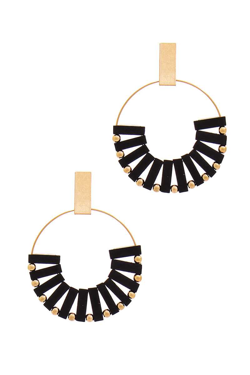 Boucle d'oreille élégante en perles de bois