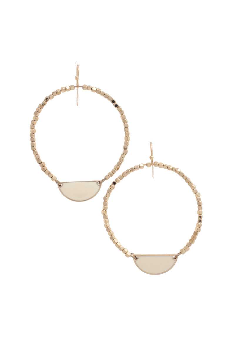 Boucle d'oreille ronde perlée demi-cercle