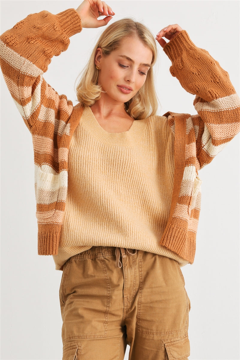 Cardigan ouvert sur le devant à deux poches en tricot au crochet rayé camel