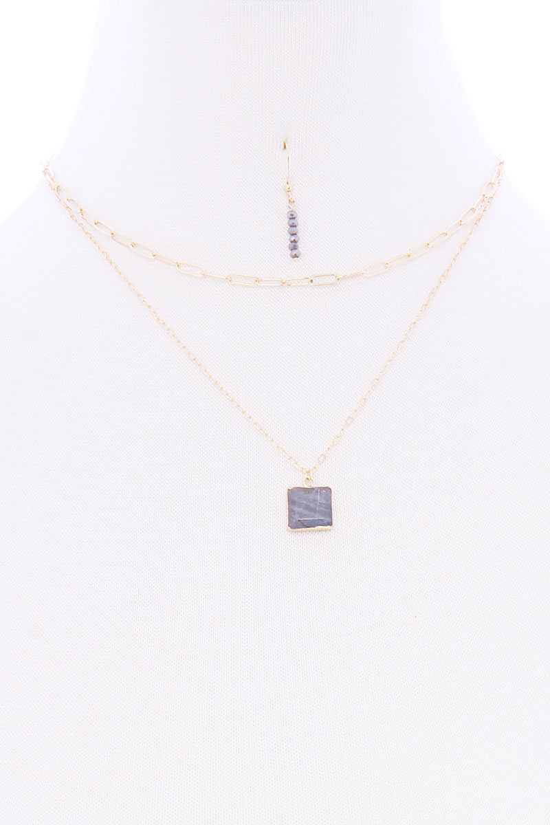 Collier à pendentif en pierre marbrée carrée en métal à chaîne à 2 couches