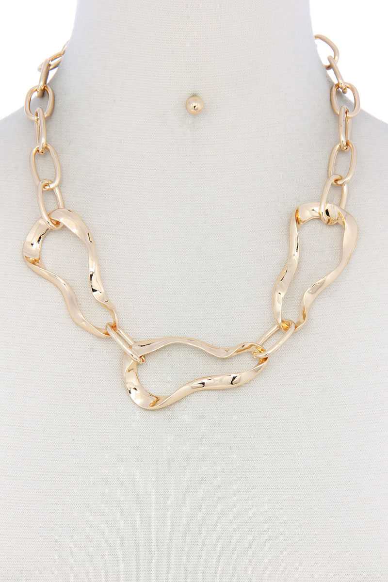 Collier de forme ovale courbé