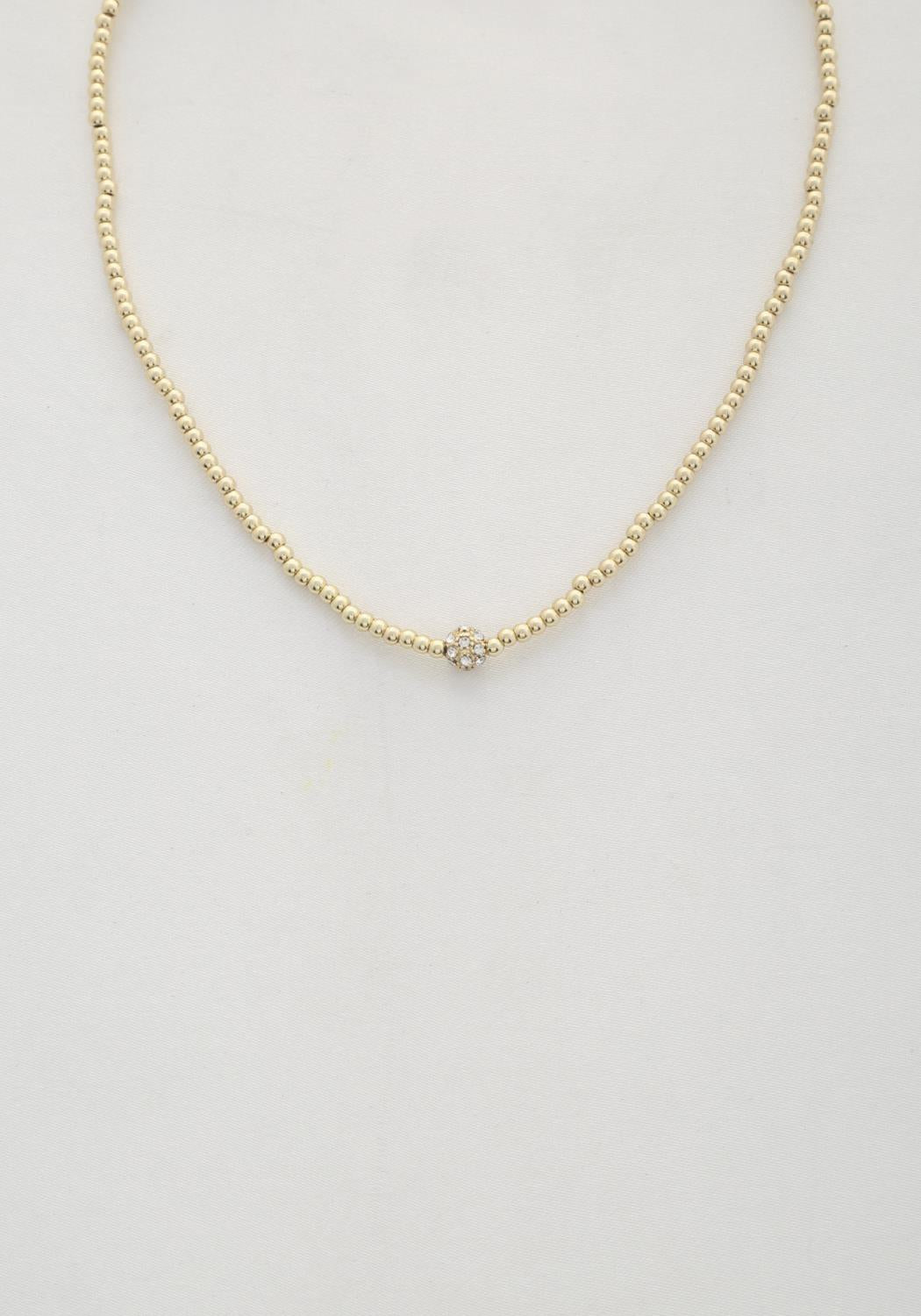 Collier de perles en forme de pièce ronde délicate