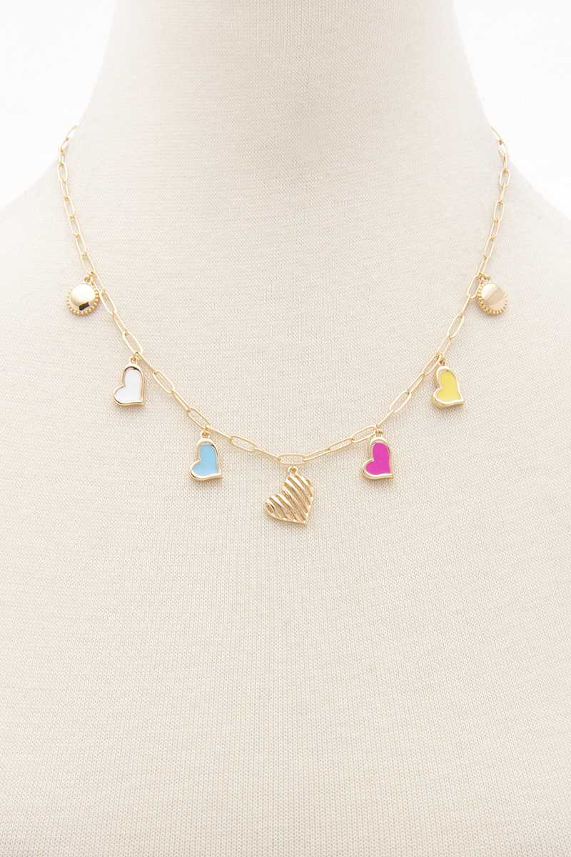 Collier de station de charme de coeur coloré