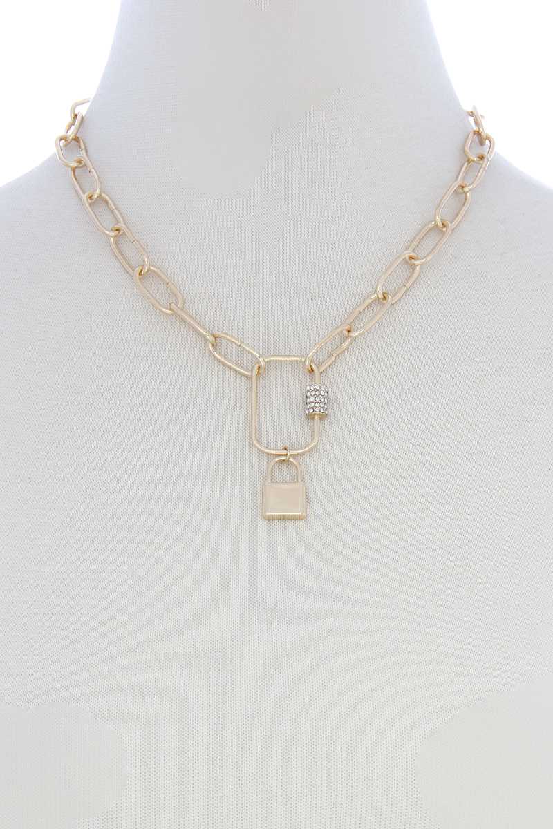 Collier en métal à maillons ovales avec breloque de verrouillage