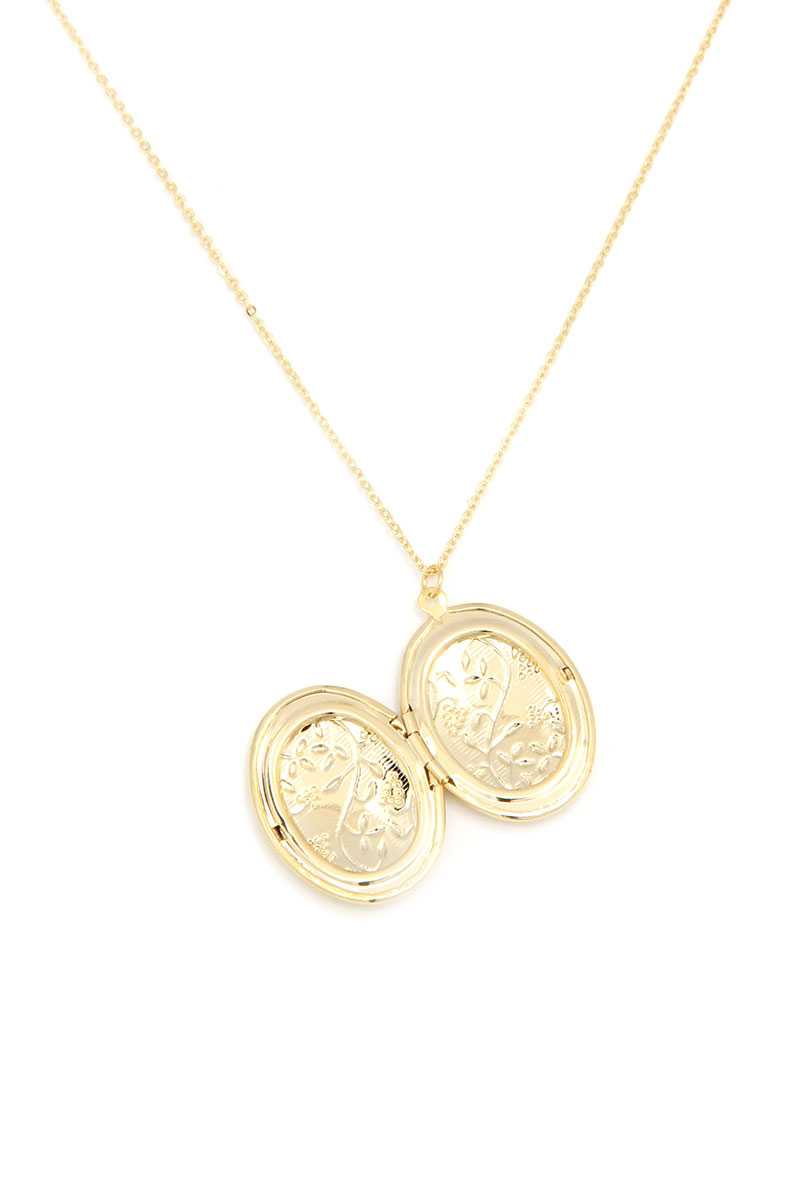 Collier en métal avec médaillon de forme ovale en forme de feuille