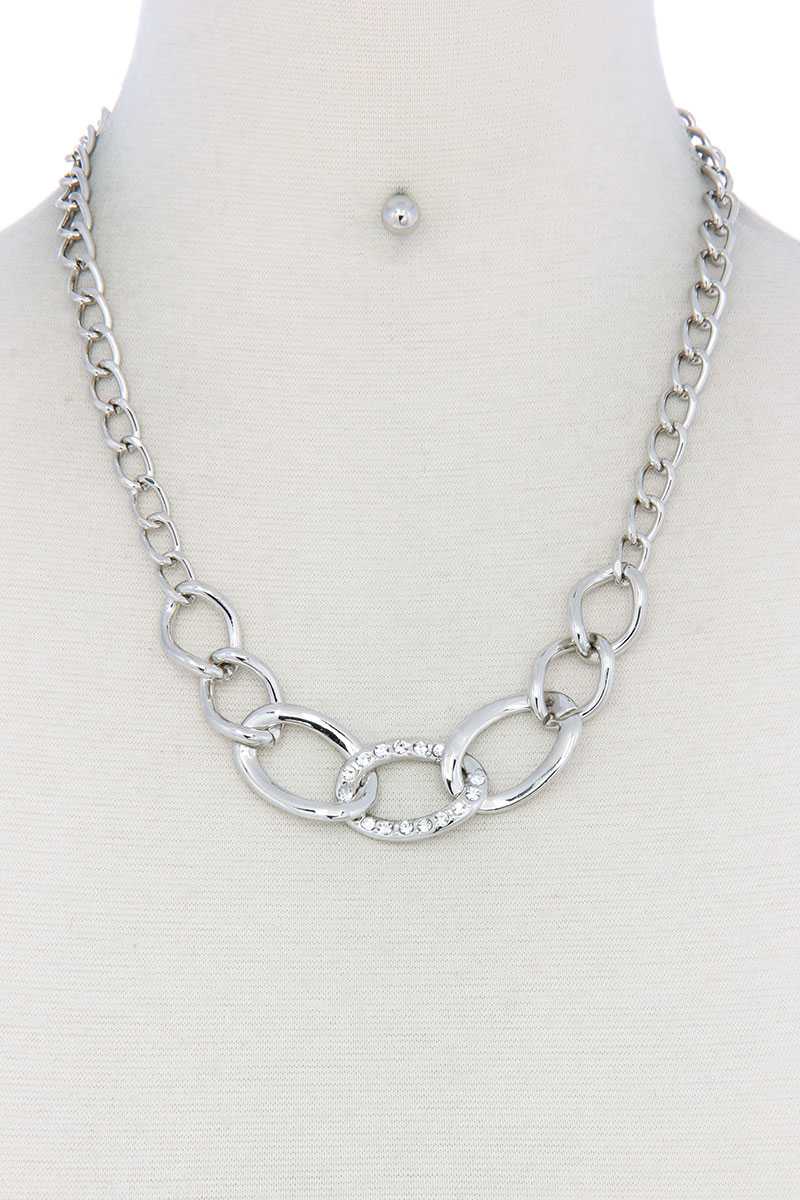Collier lié de forme ovale en strass
