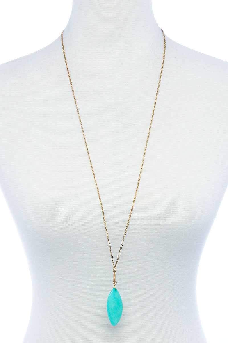 Collier long avec pendentif en pierre ovale à la mode