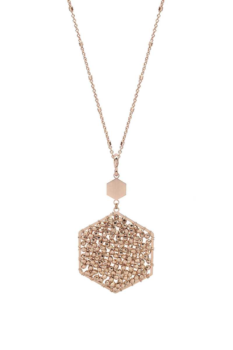 Collier long avec pendentif hexagonal en perles de verre à la mode