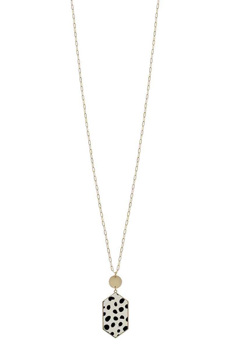 Collier long avec pendentif léopard hexagonal en chaîne métallique
