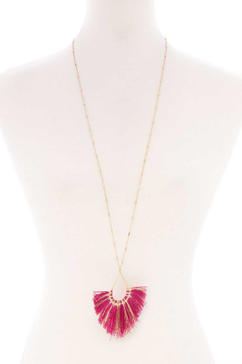 Collier long en métal avec pompon à la mode