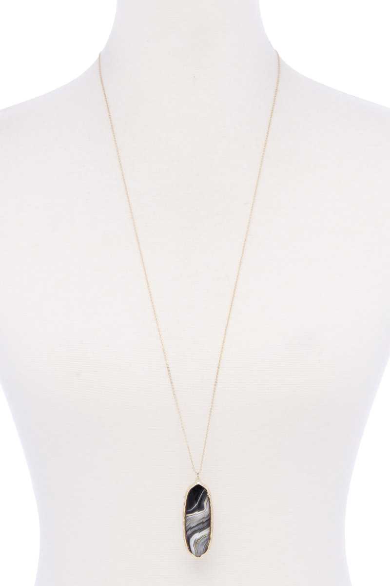 Collier pendentif ovale en acétate à bord métallique