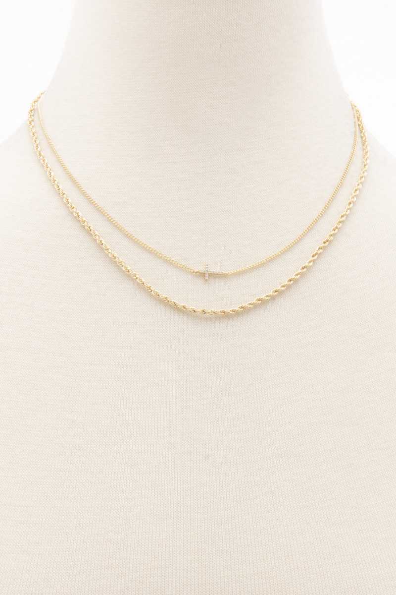 Collier superposé à maillons torsadés en croix délicate
