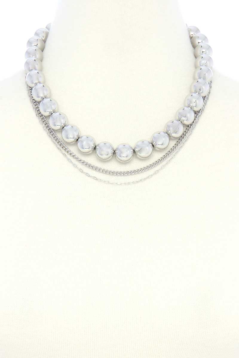 Collier superposé de perles en métal