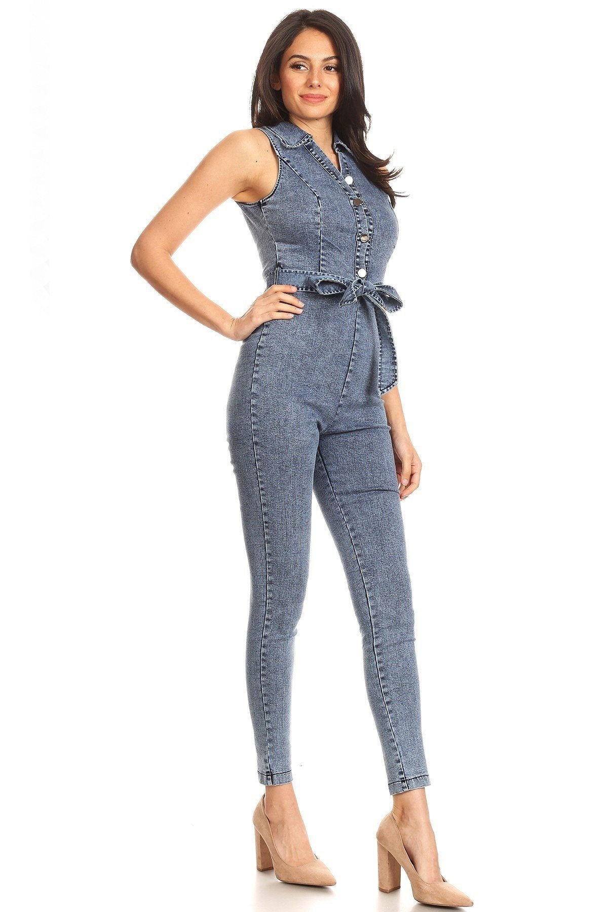 Combinaison en jean ajustée avec lien à la taille, détails boutonnés et col