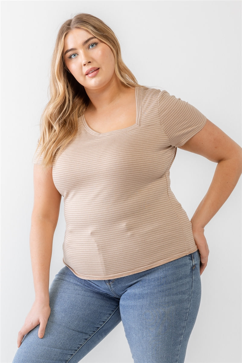 Haut à manches courtes et col incliné en tricot gaufré taupe Plus
