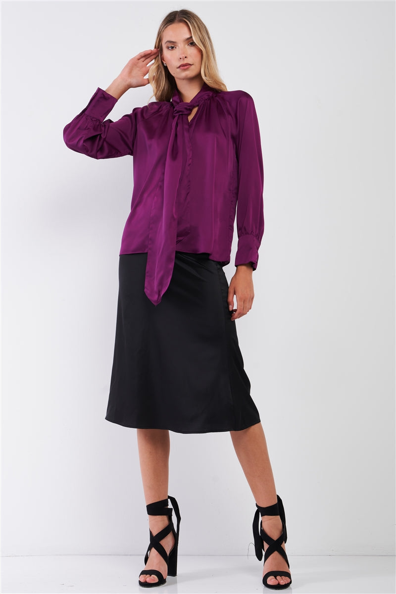 Haut chemisier à manches longues et col noué en satin violet