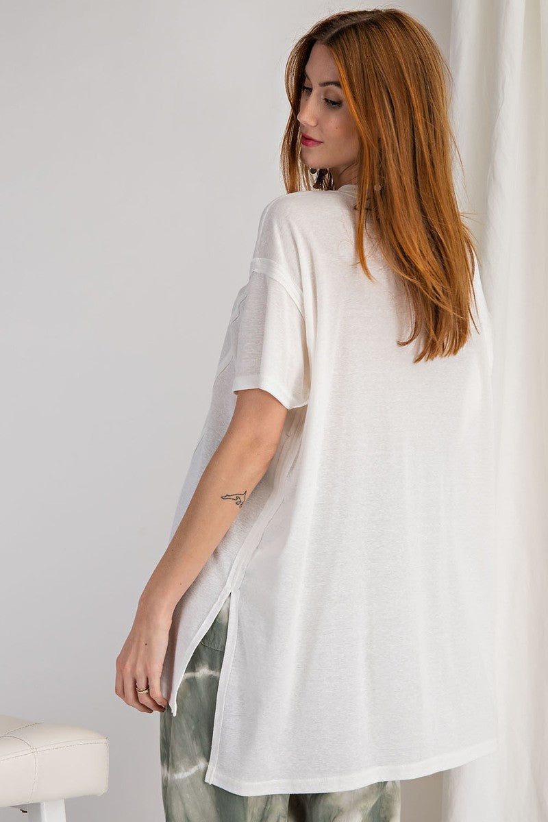 Haut coupe ample et silhouette carrée à encolure en V