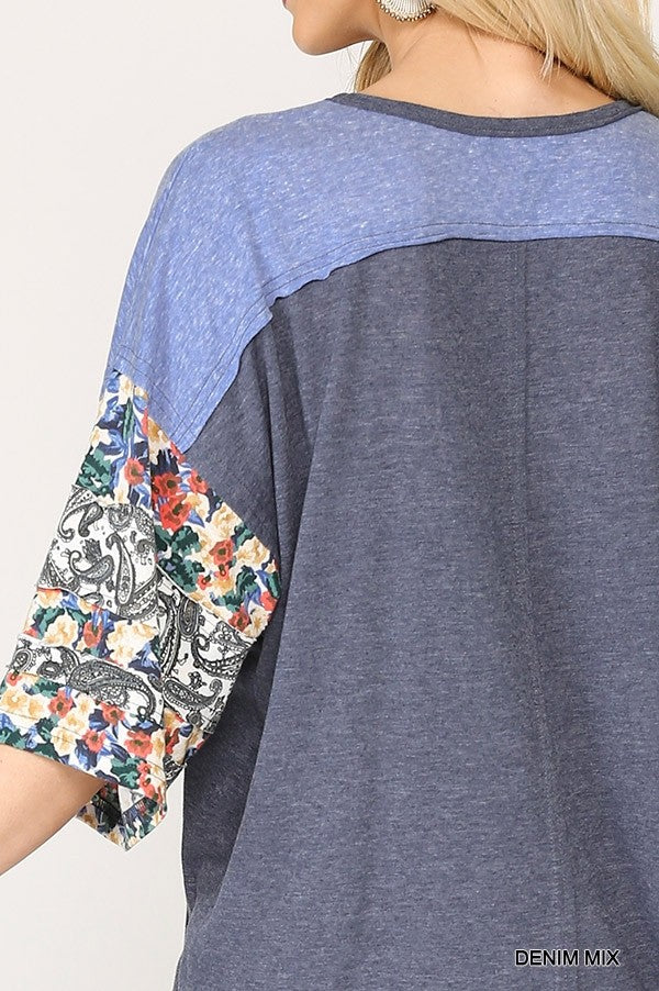 Haut mixte en tricot color block et imprimé floral avec manches chauve-souris
