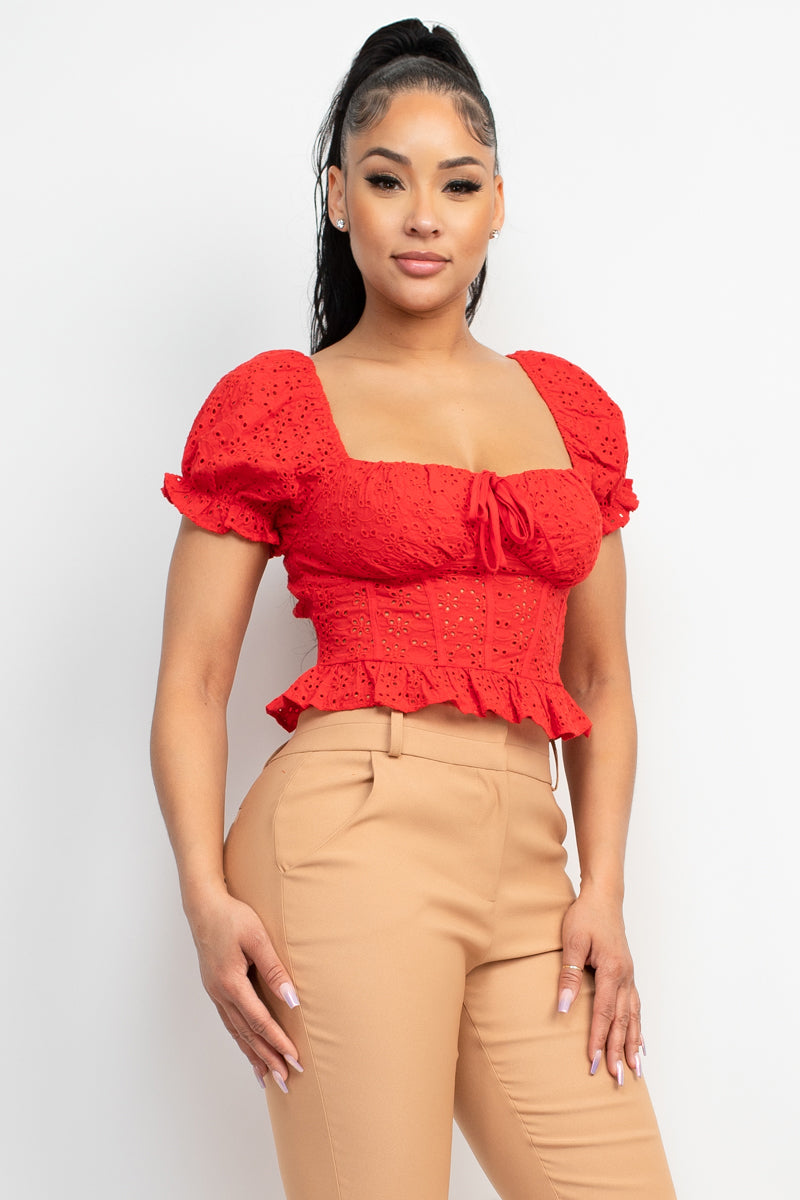 Haut smocké brodé à œillets – Image 3