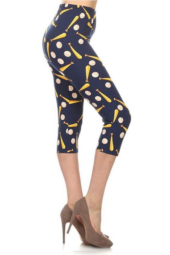 Legging capri taille haute imprimé baseball dans un style ajusté avec une taille élastique