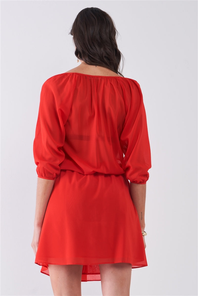 Mini-robe boutonnée à col bateau rouge flamme, manches mi-longues, taille à nouer sur le devant