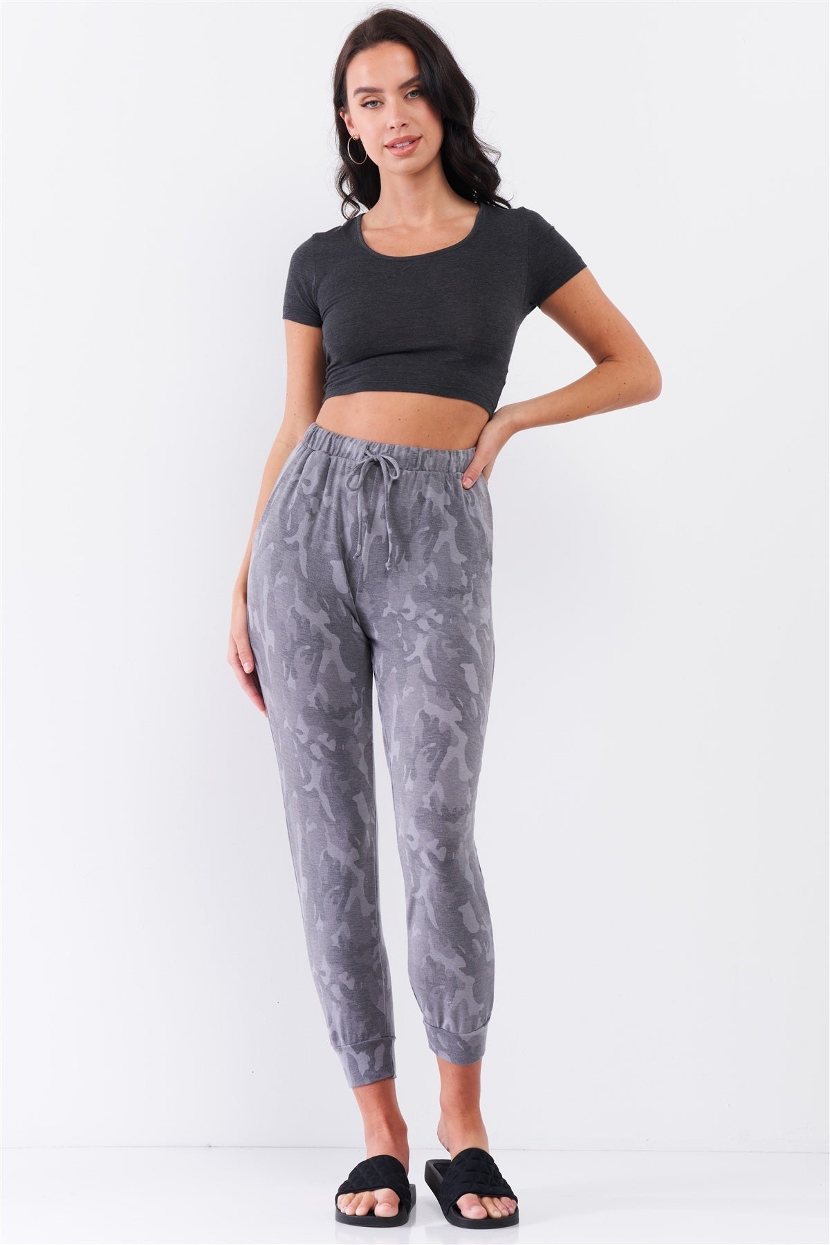 Pantalon de survêtement gris à imprimé camouflage, coupe ample, taille haute, élastique, cordon de serrage à nouer à la taille