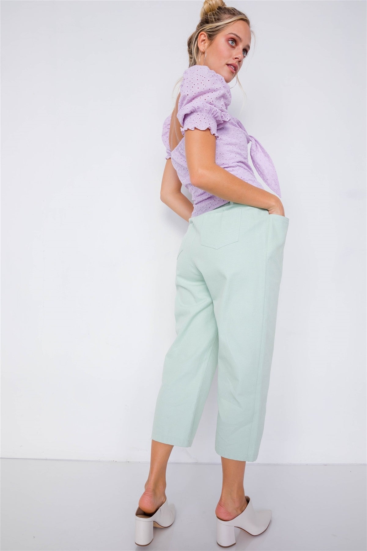 Pantalon pastel chic uni à la cheville, jambe large, taille réglable avec boutons-pression