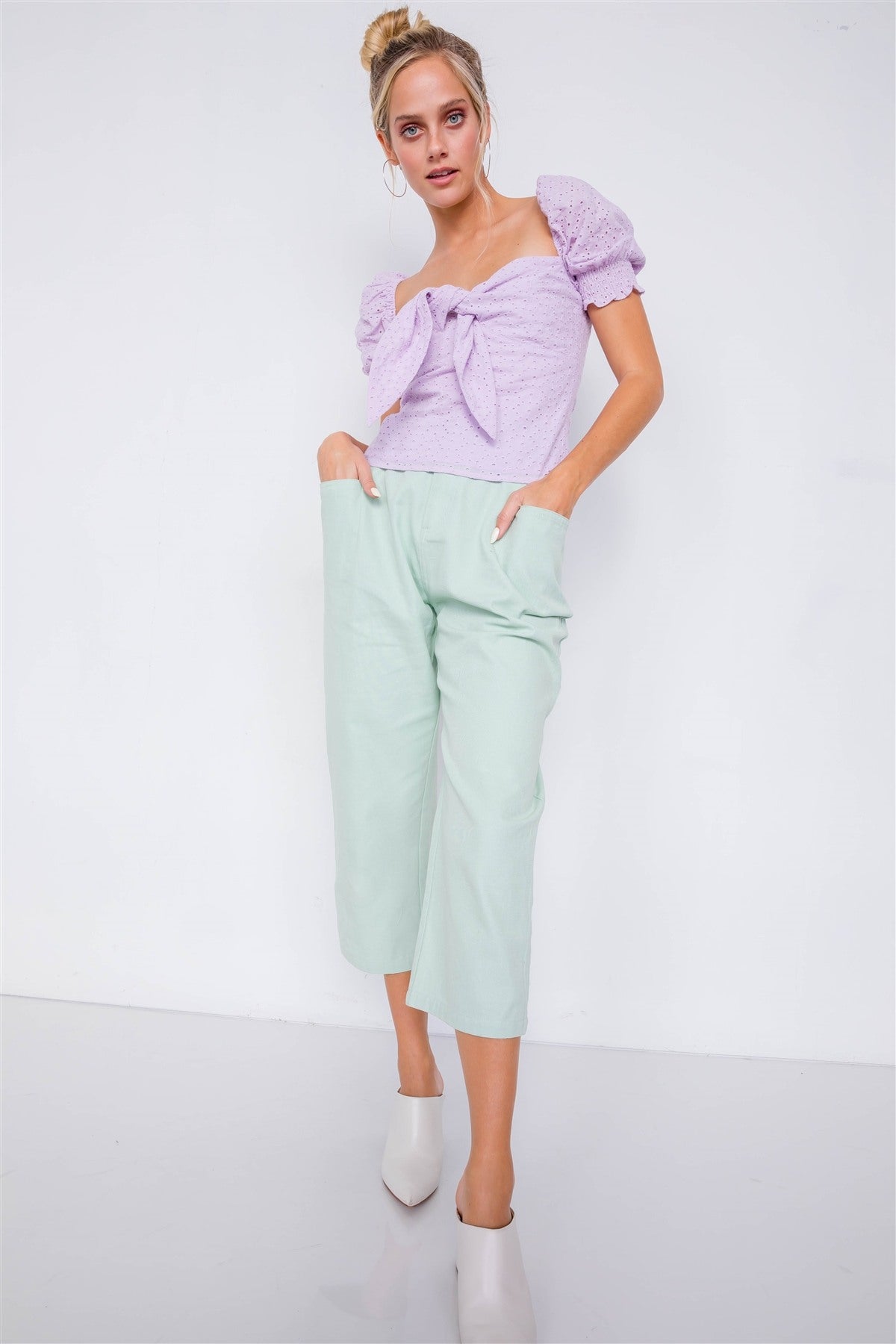 Pantalon pastel chic uni à la cheville, jambe large, taille réglable avec boutons-pression – Image 9