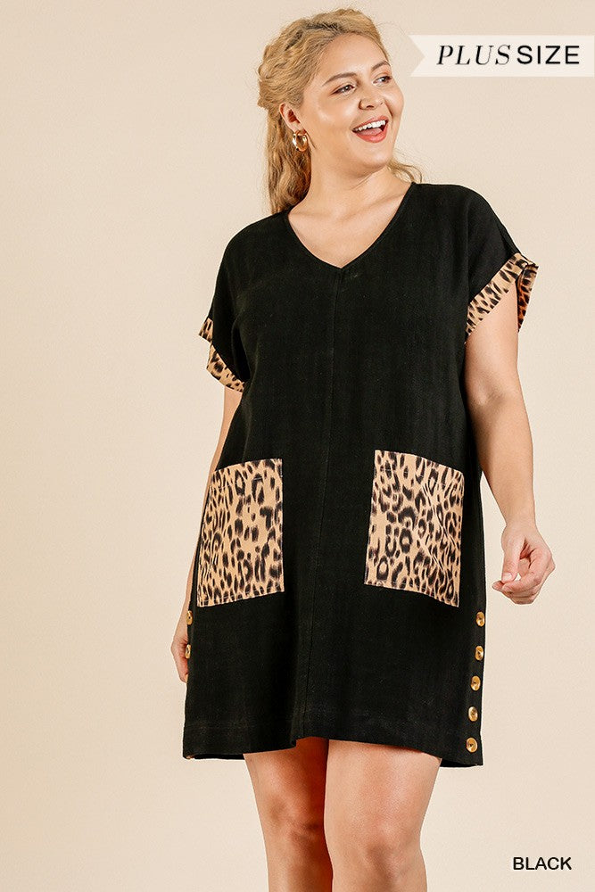 Robe à col en V à manches courtes pliées et imprimé animal avec boutons latéraux et poches avant