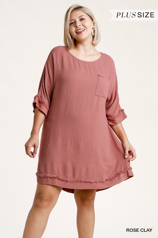 Robe en lin mélangé à col rond et demi-manches avec poche poitrine et bord effiloché