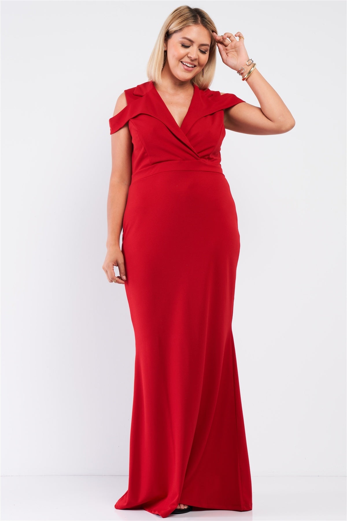 Robe longue rouge à col en V plongeant et sans manches