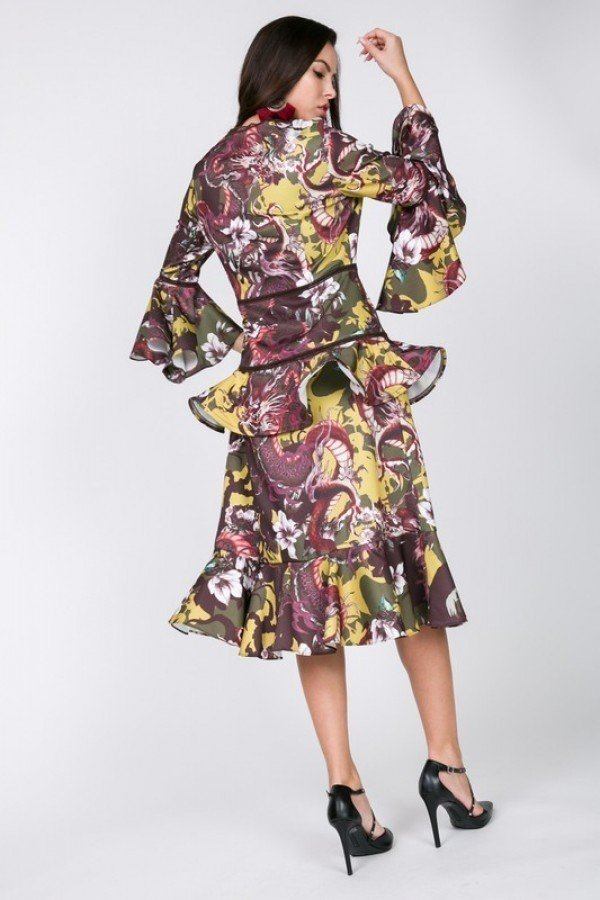 Robe midi imprimée en cascade à manches à volants et bas à volants