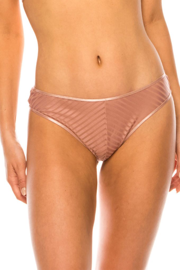 String en dentelle à rayures
