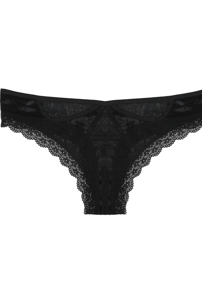 String en velours découpé dans le dos