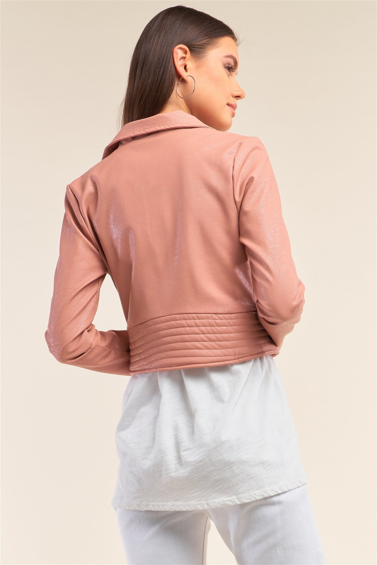 veste-courte-en-cuir-ve-ge-talien-a-fermeture-e-clair-oblique-mauve_7893. Votre marketplace de proximité digitale : Diaytar