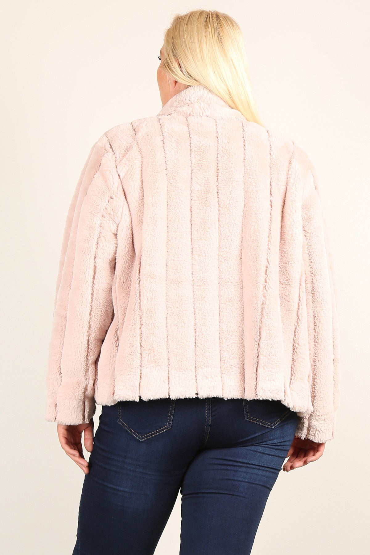Vestes en fausse fourrure grande taille avec devant ouvert et coupe ample