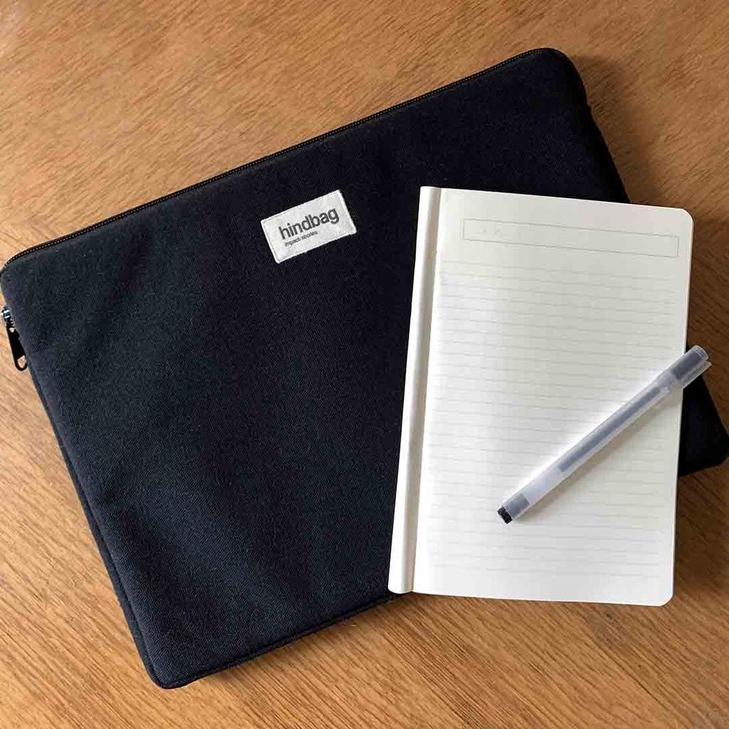 Housse ordinateurs portables 15 coton noir. Rendez votre shopping en ligne encore plus satisfaisant avec DIAYTAR SÉNÉGAL. Notre boutique propose une grande variété de produits discount pour tous les aspects de votre vie, de l'équipement de la maison aux gadgets à la mode. Profitez de nos prix compétitifs et trouvez des offres incroyables sur tous vos achats !