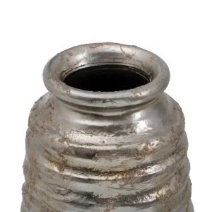 Vase ceramique argent 16 x 16 x 40 cm_7401. Bienvenue sur DIAYTAR SENEGAL - Où Chaque Produit a son Histoire. Découvrez notre sélection unique et choisissez des articles qui racontent la richesse culturelle et artistique du Sénégal.