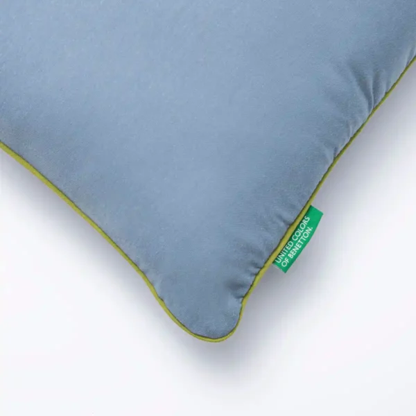 Coussin benetton tevere be vert bleu_6213. Entrez dans l'Univers de DIAYTAR SENEGAL - Où Choisir est un Voyage. Explorez notre gamme diversifiée et trouvez des articles qui répondent à tous vos besoins et envies.