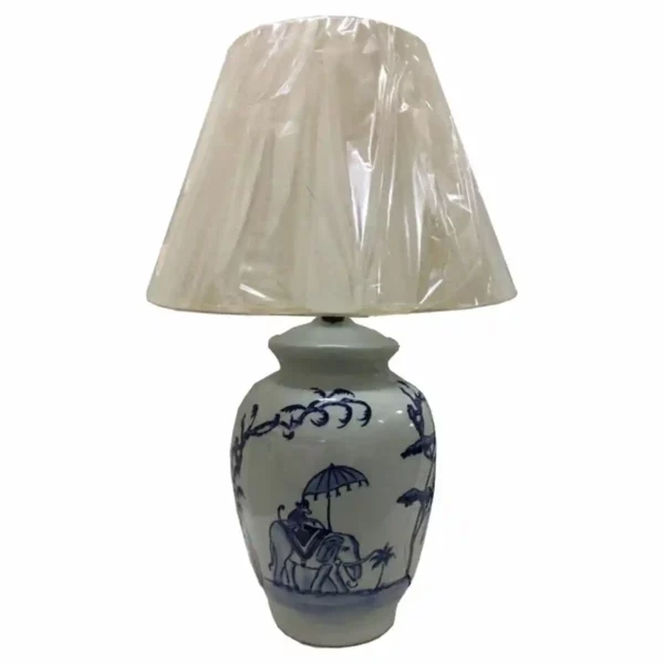 Lampe de bureau dkd home decor elephant en porcelaine bleu blanc_6111. DIAYTAR SENEGAL - Là où Chaque Achat a du Sens. Explorez notre gamme et choisissez des produits qui racontent une histoire, du traditionnel au contemporain.