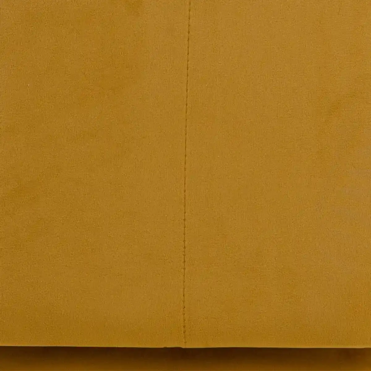 Pouf tissu synthetique bois 40 x 40 x 40 cm ocre_5396. DIAYTAR SENEGAL - Votre Marché Virtuel au Sénégal. Parcourez notre boutique en ligne pour trouver des trésors cachés, des articles indispensables du quotidien aux joyaux artistiques.
