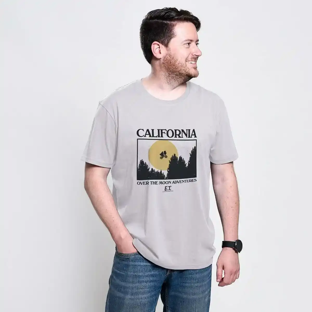 T shirt a manches courtes pour homme e t gris_7905. DIAYTAR SENEGAL - Où Choisir est un Acte d'Amour pour le Sénégal. Explorez notre boutique en ligne et choisissez des articles qui célèbrent la culture et l'artisanat du pays.