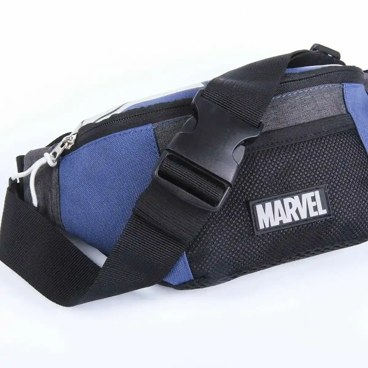 Pochette ceinture marvel bleu 27 x 15 x 9 cm _8114. Entrez dans le Monde de DIAYTAR SENEGAL - Où Chaque Article Raconte une Histoire Unique. Explorez notre boutique en ligne pour dénicher des trésors qui incarnent l'âme du Sénégal.