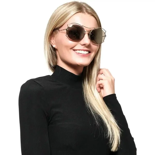 Lunettes de soleil femme miu miu mu50ss zvn1c057_5020. DIAYTAR SENEGAL - L'Art de Vivre le Shopping Éthique. Parcourez notre gamme et choisissez des produits qui reflètent notre engagement envers des pratiques durables.